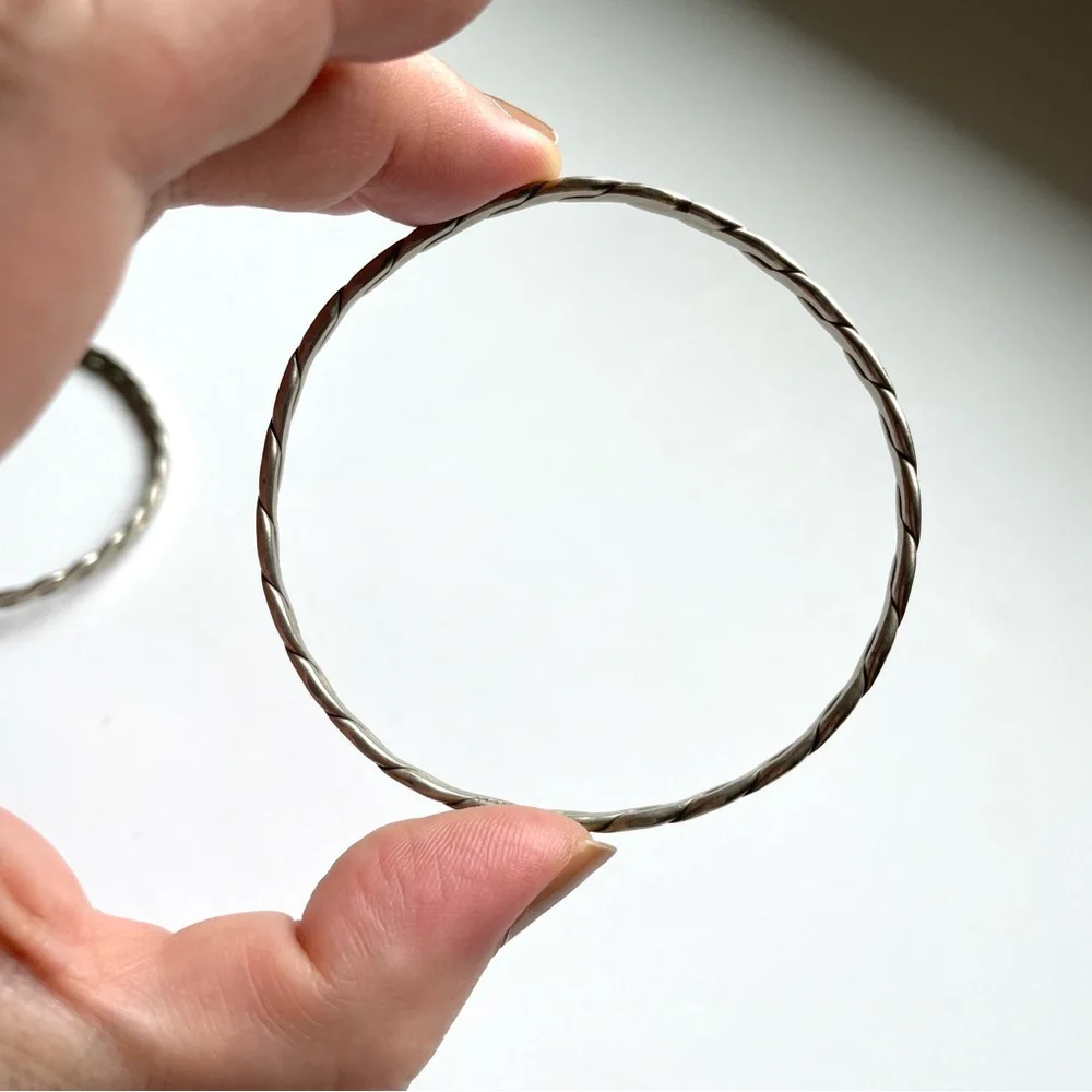Pair of vintage unmarked sterling? flat twist link Mexico bangle bracelets